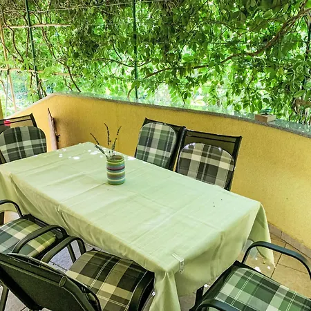 Apartment Grosse In Mit Offenem Kamin By Interhome *