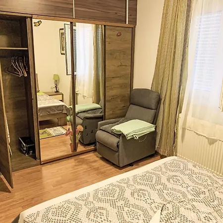 Grosse In Mit Offenem Kamin By Interhome * Liznjan