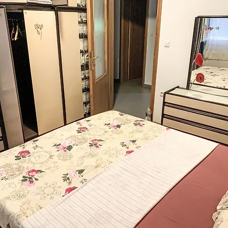 Apartment Grosse In Mit Offenem Kamin By Interhome